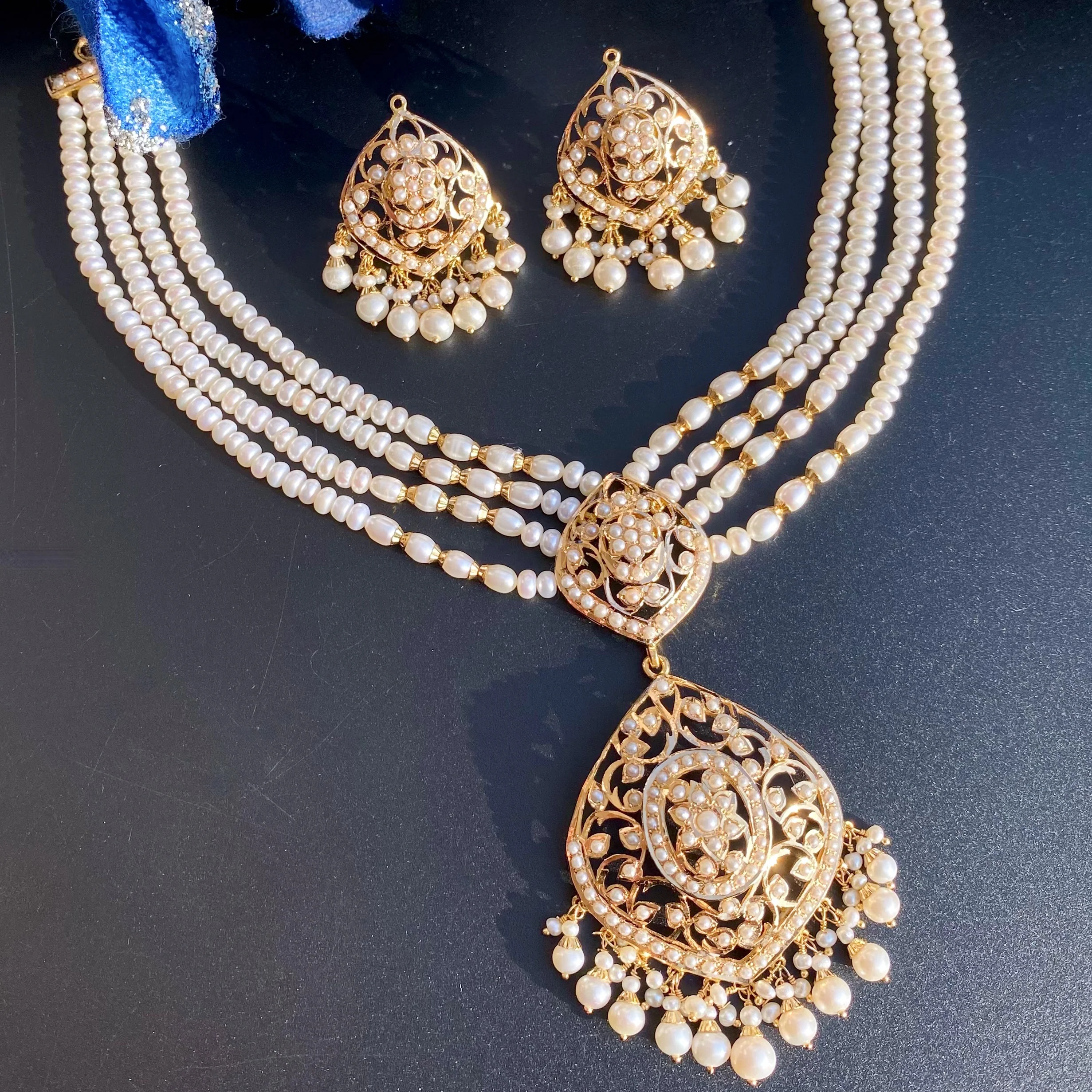 Elegant Pearl Choker Necklace Set